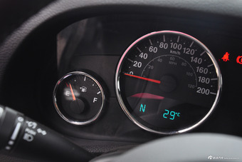 2015款牧马人2.8TD自动四门舒享版Sahara