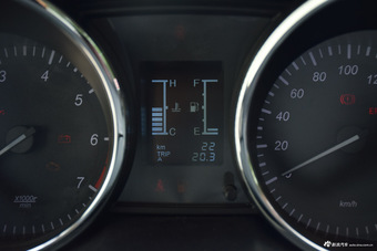 2016款北汽幻速S3 1.5L手动舒适型 朱鹭白