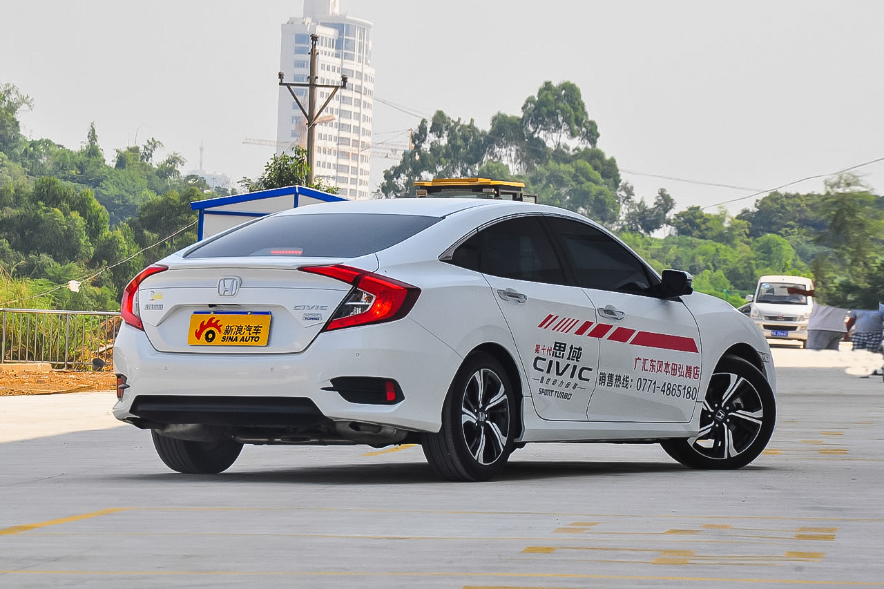 2016款思域1.5T自动220TURBO尊耀版