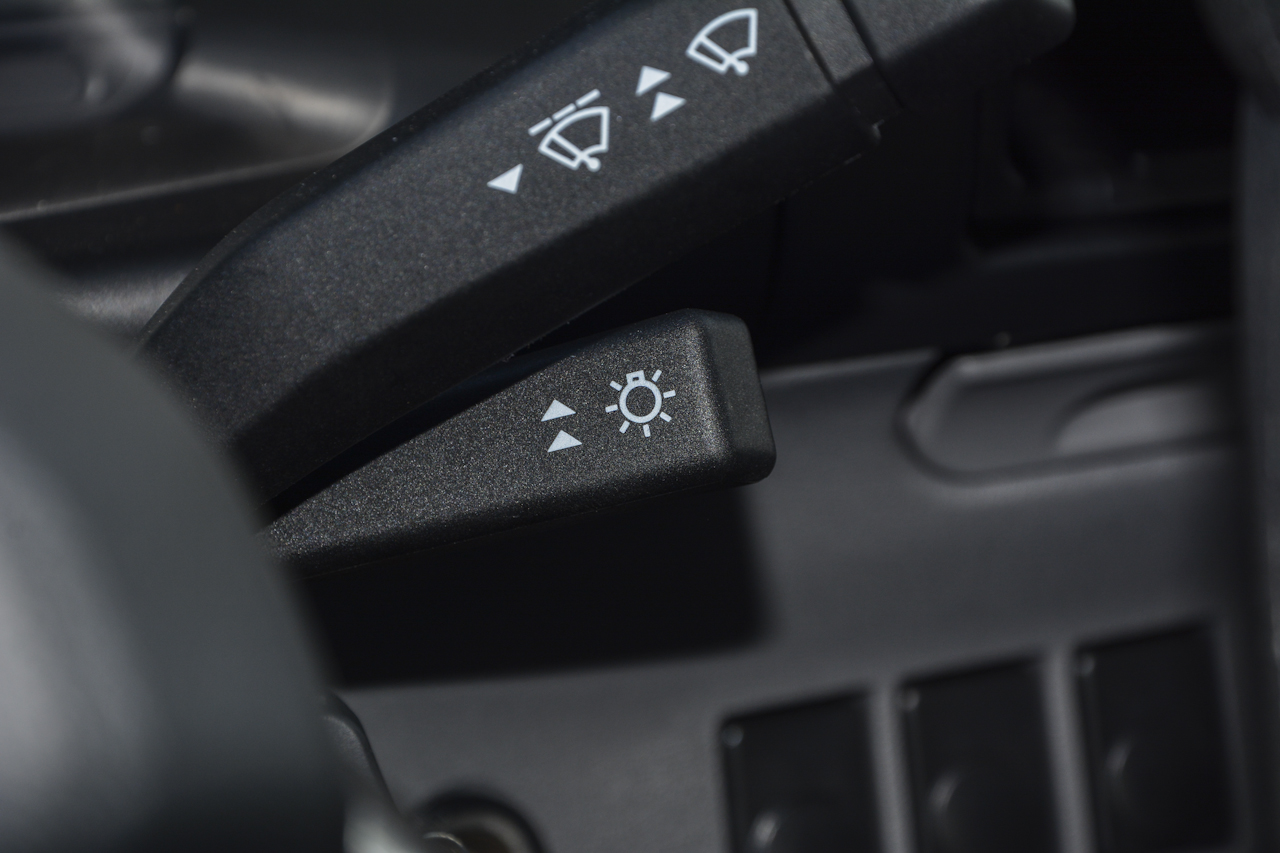 2017款特顺2.8T手动商运型短轴中顶6/7/8座JX493