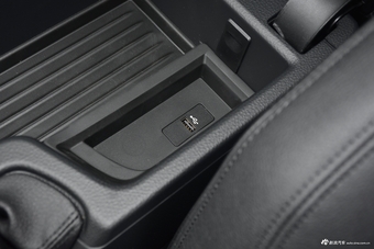 2018款宝马3系1.5T自动318i