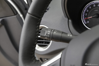 2016款雷诺科雷傲2.0L自动改款两驱舒适版