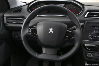 2018款标致308 1.6L手动时尚版