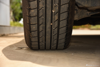 2015款楼兰 2.5L自动XV RES Plus两驱豪雅版