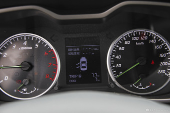 2016款海马M3 1.5L手动舒适型天窗版