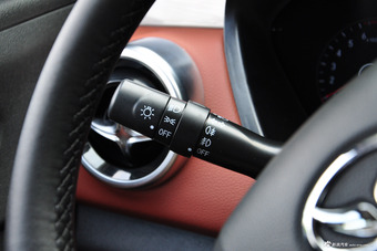 2016款北汽幻速S3L 1.5L手动尊享型