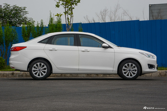 2017款福睿斯幸福版1.5L自动时尚型