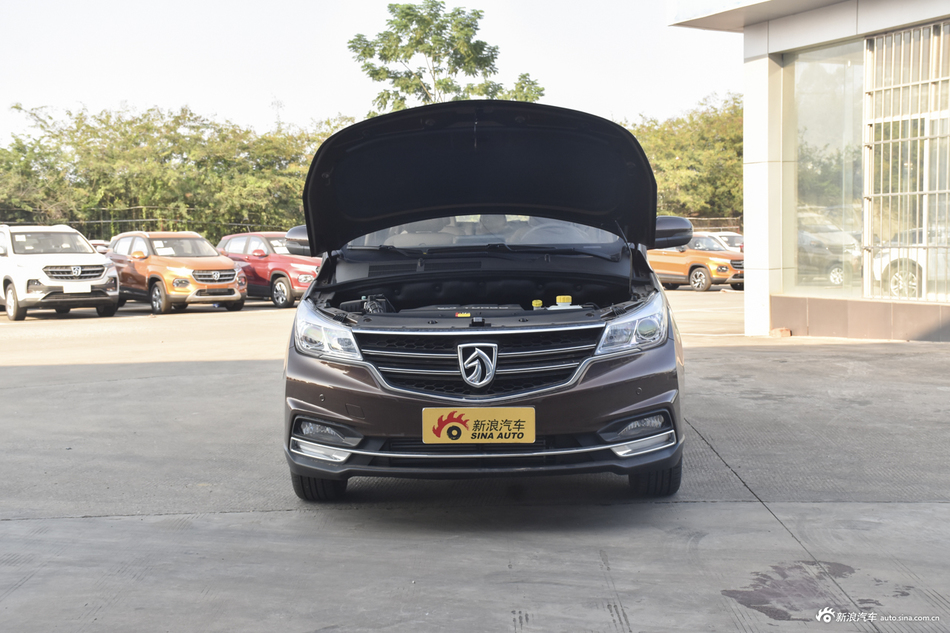 2017款宝骏730 1.5T手动风尚型7座