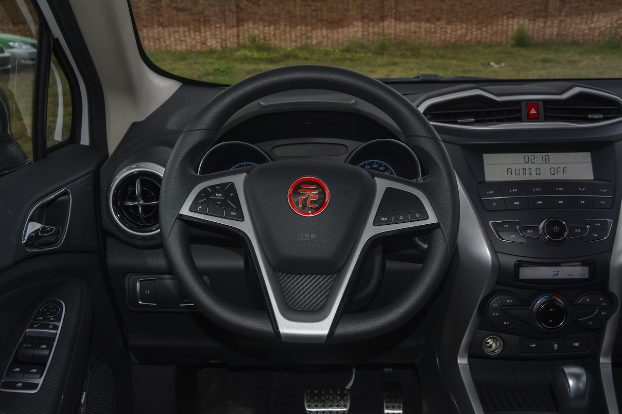 2017款比亚迪元1.5L手动酷炫时尚型