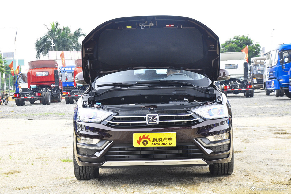 2016款众泰SR7 1.5T手动魔方之心版