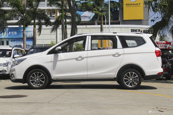 2017款宝骏730 1.5T自动风尚型7座