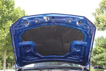 2016款奔驰E级2.0T自动E300L运动豪华型