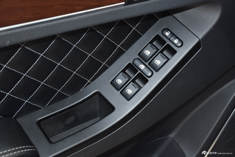 2015款众泰Z500 1.5T 自动豪华型 慕尼黑