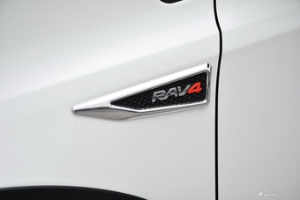 2018款RAV4荣放 2.0L自动两驱风尚X版