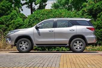 2017款Fortuner 4.0L自动 SR5 V6中东版
