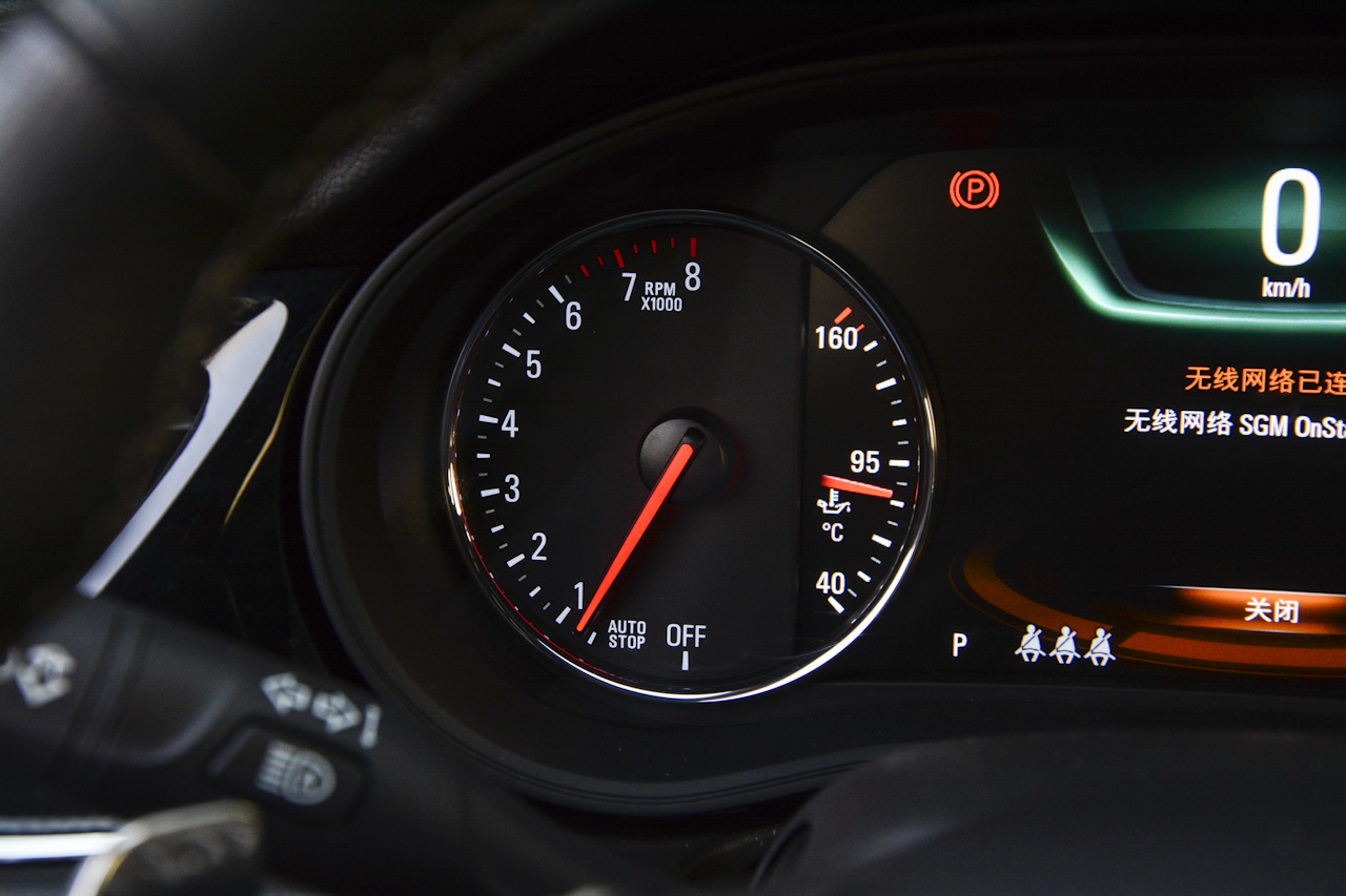 2017款君威GS 2.0T自动尊贵型28T