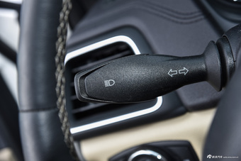 2015款福睿斯1.5L手动时尚型