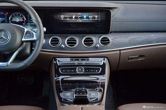 2017款奔驰E级2.0T自动 200 L 运动型 4MATIC