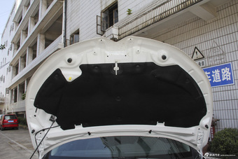 2016款雪铁龙C4L 1.2T自动精英型