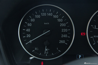 2017款宝马1系120i自动设计套装型 