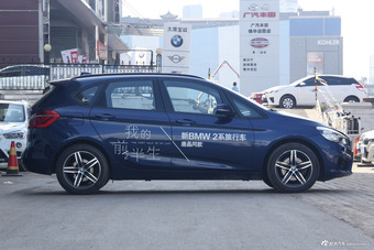 2016款宝马2系旅行车218i 1.5T自动运动设计套装 