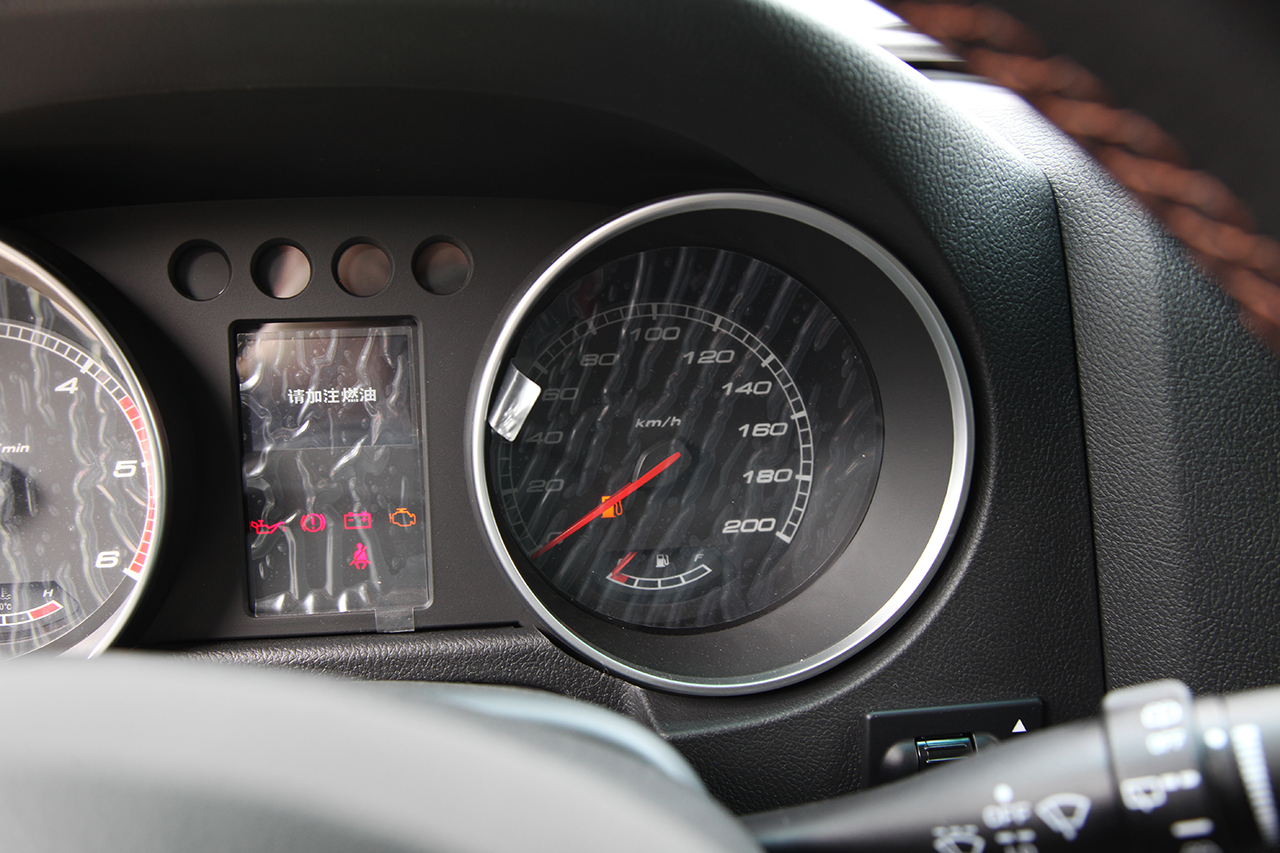 2018款北京BJ40L 2.0T手动柴油四驱尊贵版