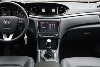 2019款奔腾B50 1.6L手动精英型