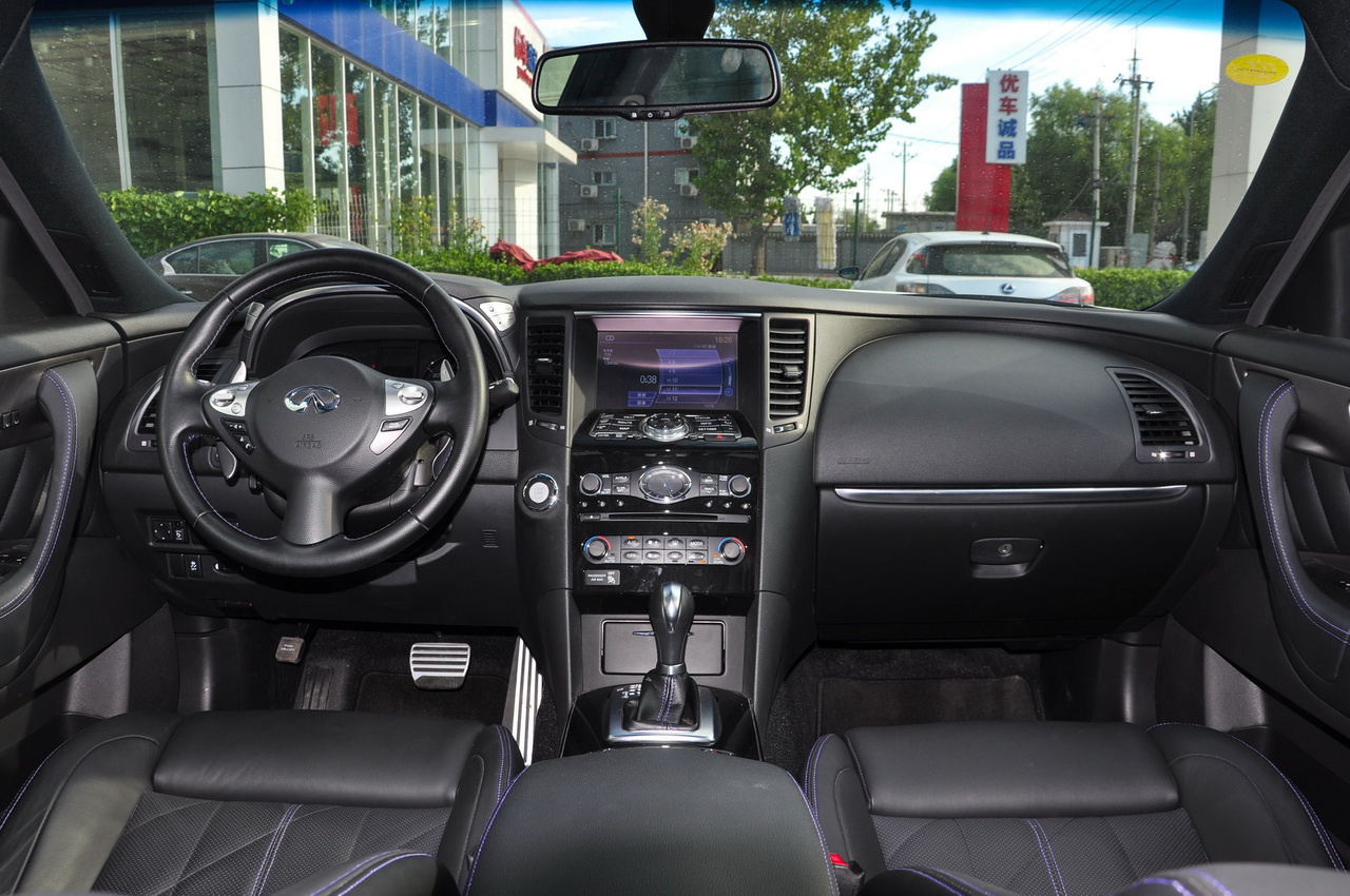 2015款英菲尼迪QX70 3.7L绝影版
