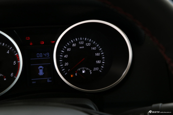 2017款黄海N3 2.5T手动四驱运动版JE4D25C