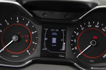 2016款艾瑞泽5 1.5L手动领潮版 俊逸白