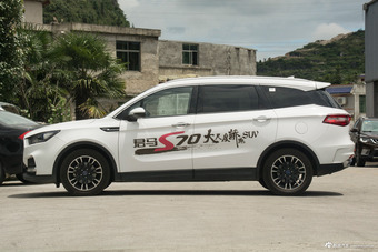 2018款君马S70 1.5T自动豪华型