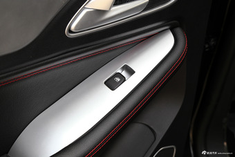 2017款宝骏560 1.5T 手动舒适型7座 