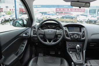 2018款福克斯三厢1.6L自动风尚型智行版