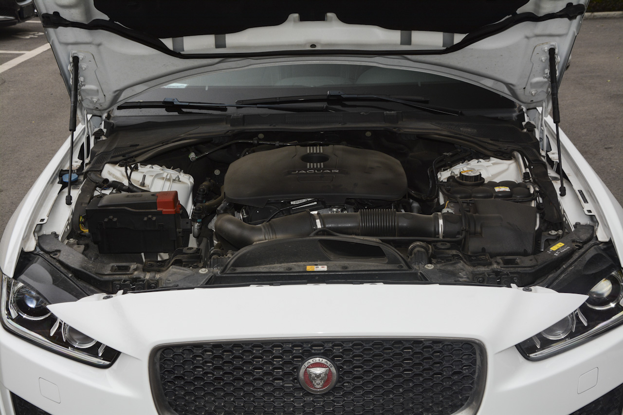 2017款捷豹XE R-SPORT 2.0T自动i4 Ti (200PS) 