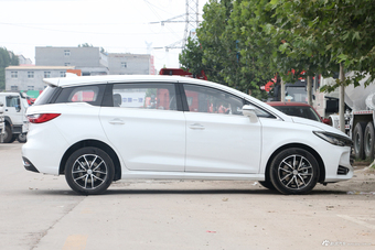 2018款比亚迪宋MAX 1.5T自动智联豪华型6座