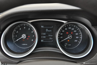 2016款宝骏730 1.5T手动标准版 7座