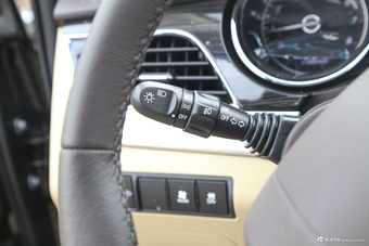 2016款宝骏730 1.5T手动豪华版 7座