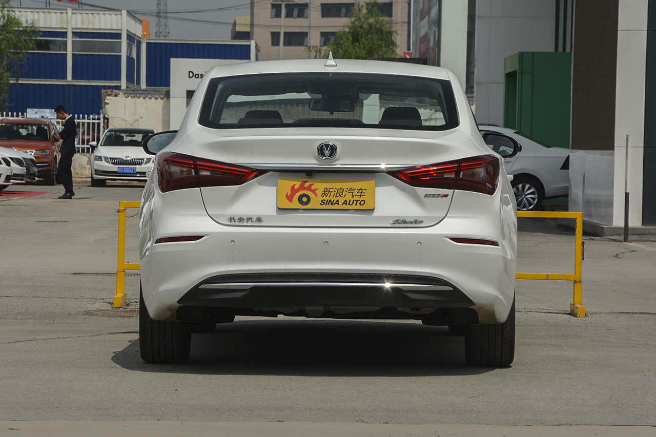 2018款逸动1.6L GDI自动尊尚型 