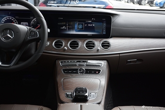 2018款奔驰E级改款2.0T自动 300L 时尚型