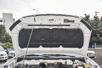 2015款五十铃D-MAX 2.5T自动两驱高通过精英款