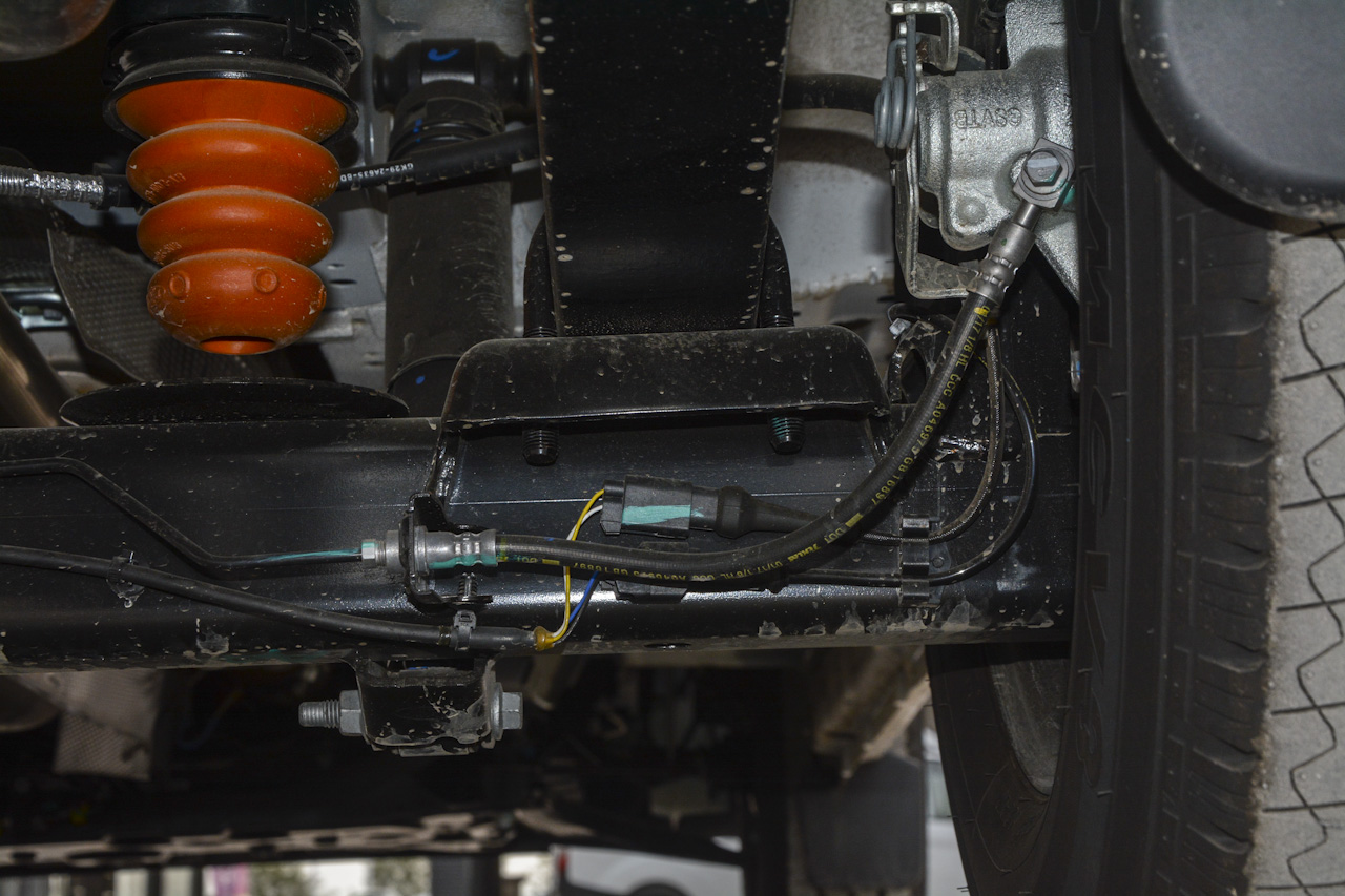 2017款新全顺 2.0T自动汽油多功能商用车短轴低顶