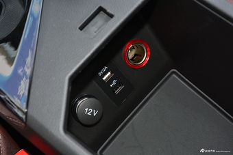 2017款宝骏560 1.5T DCT旗舰型