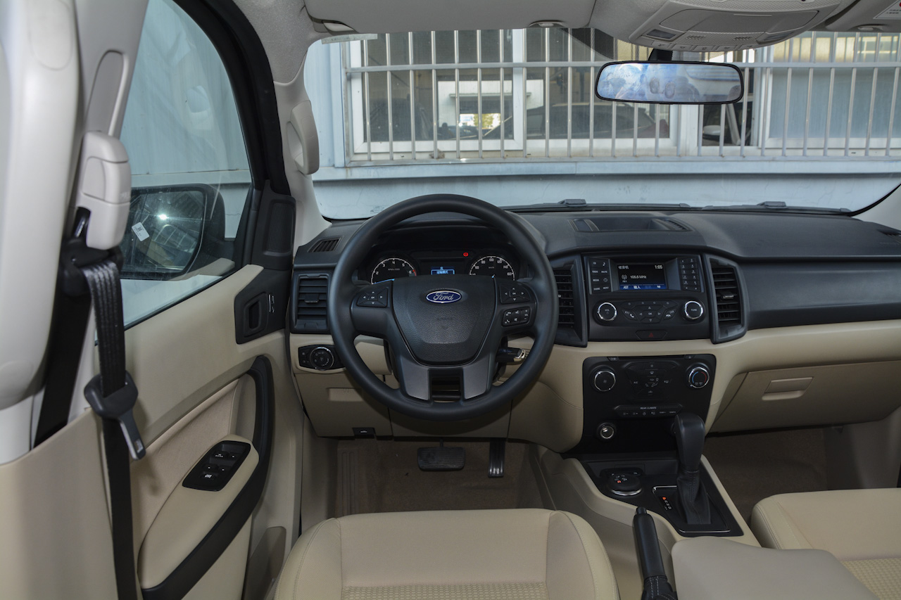 2017款撼路者2.0T自动四驱菁英版汽油5座