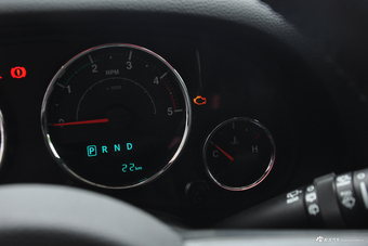 2015款牧马人2.8TD自动四门舒享版Sahara