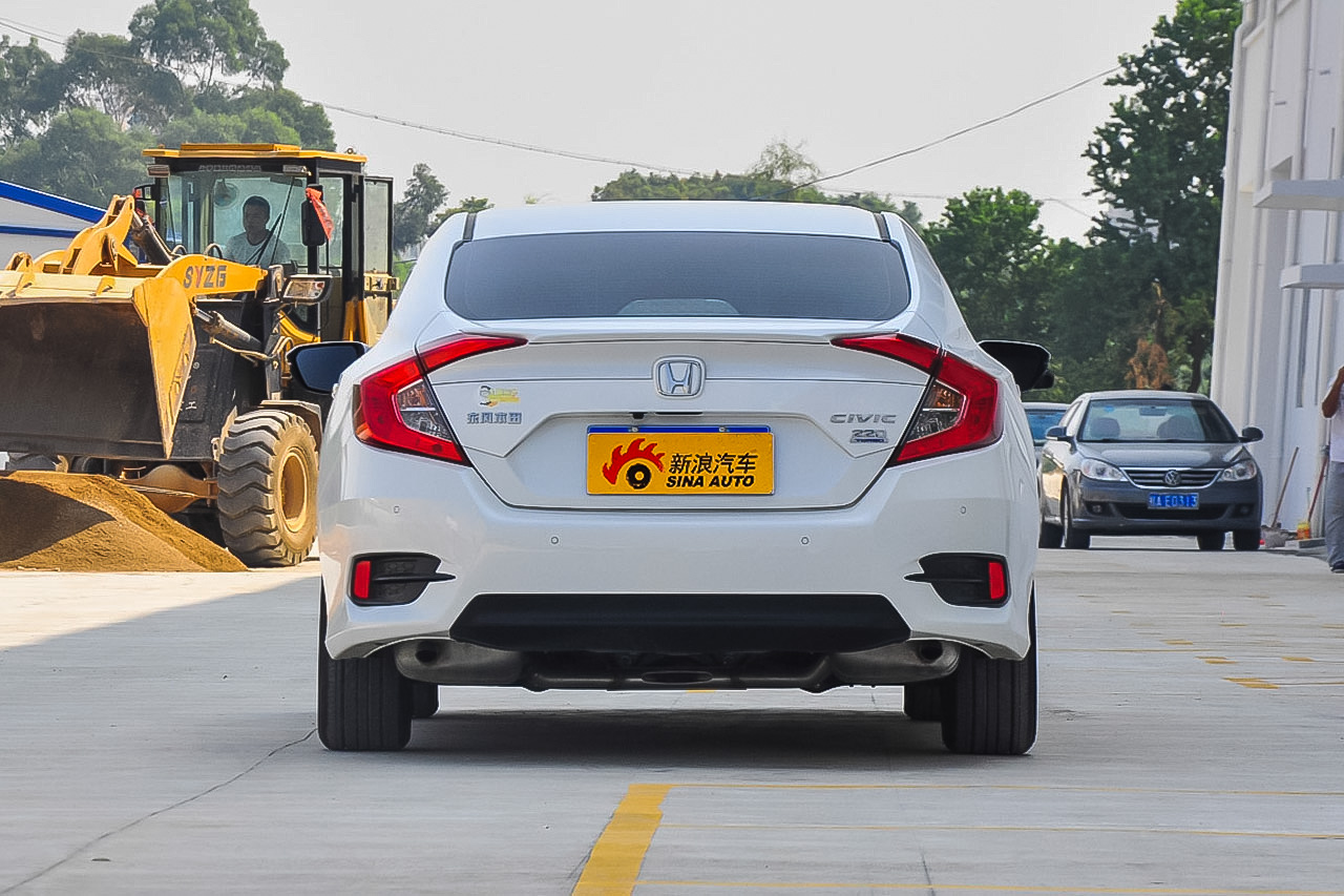 2016款思域1.5T自动220TURBO尊耀版