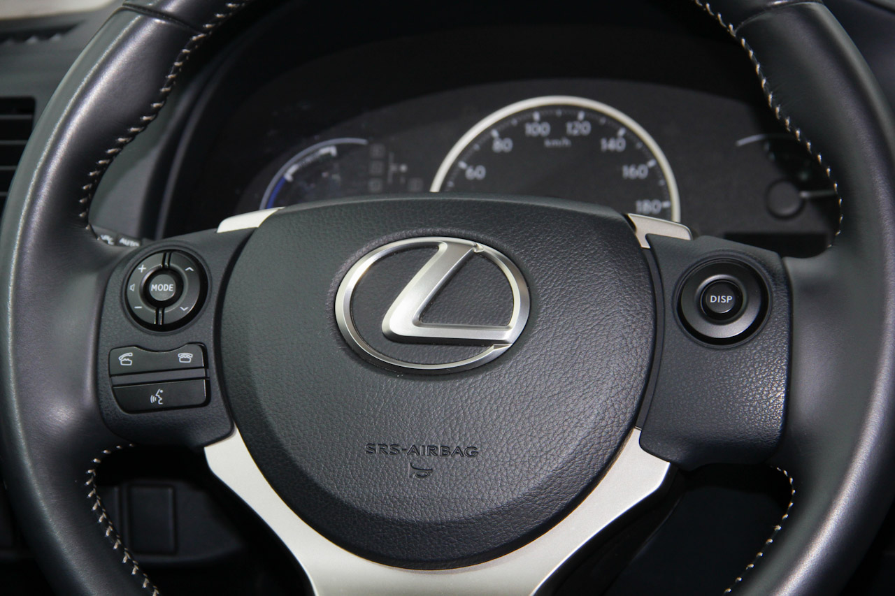 2014款雷克萨斯CT 1.8L自动200h舒适版双色