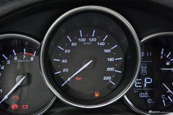 2017款众泰SR9 2.0T自动极致之路版