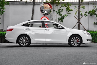 2018款奔腾B70 1.8T自动轿跑版互联智享型