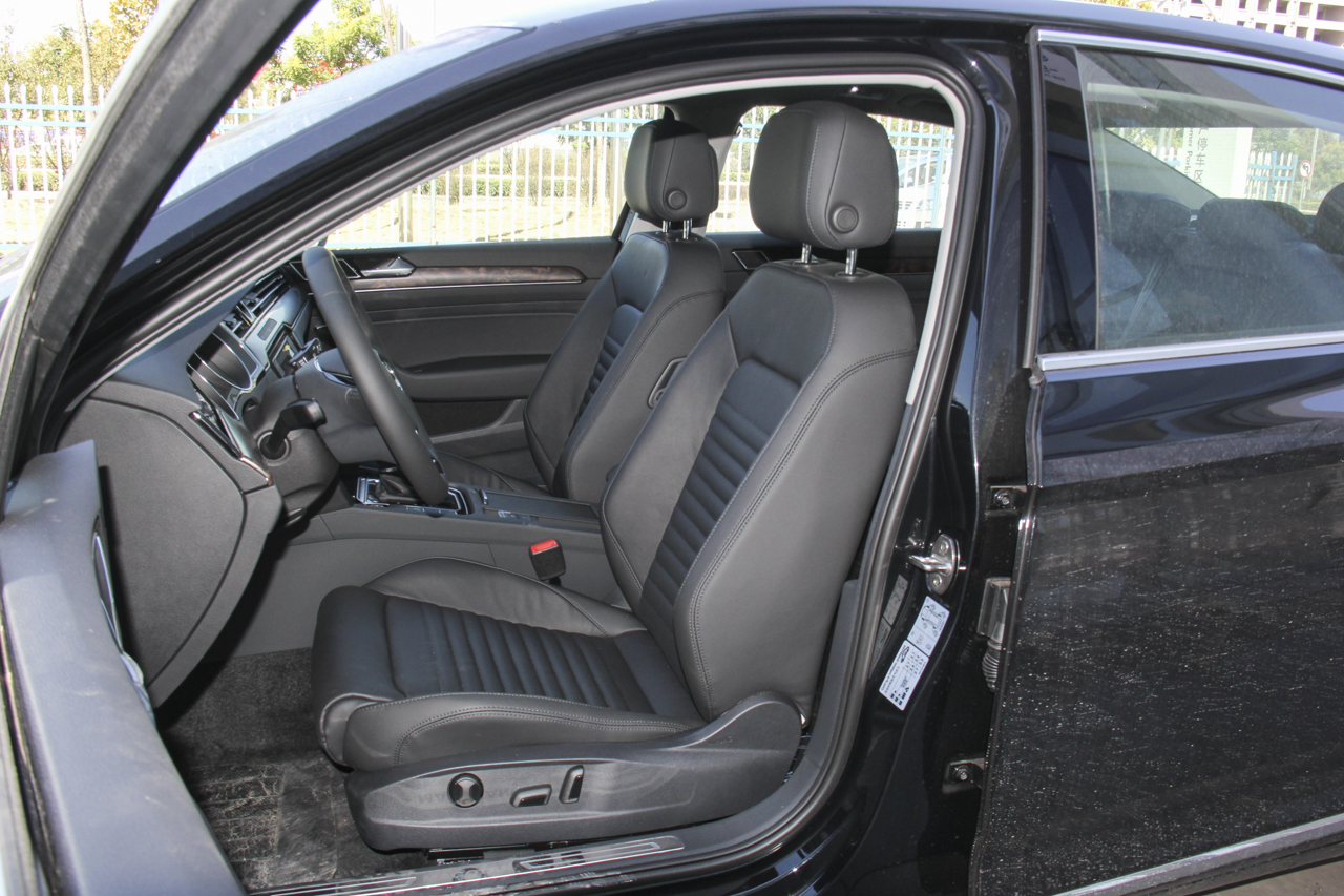 2018款迈腾改款2.0T自动380TSI DSG豪华型