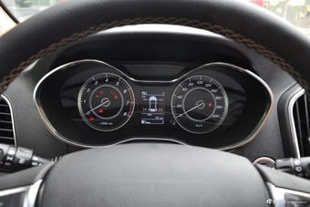 2017款宝骏560律动版1.5T手动乐享型